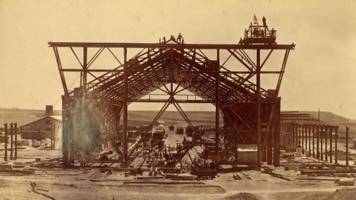 Fotografía de la construcción de la Estación de Delicias, en 1879