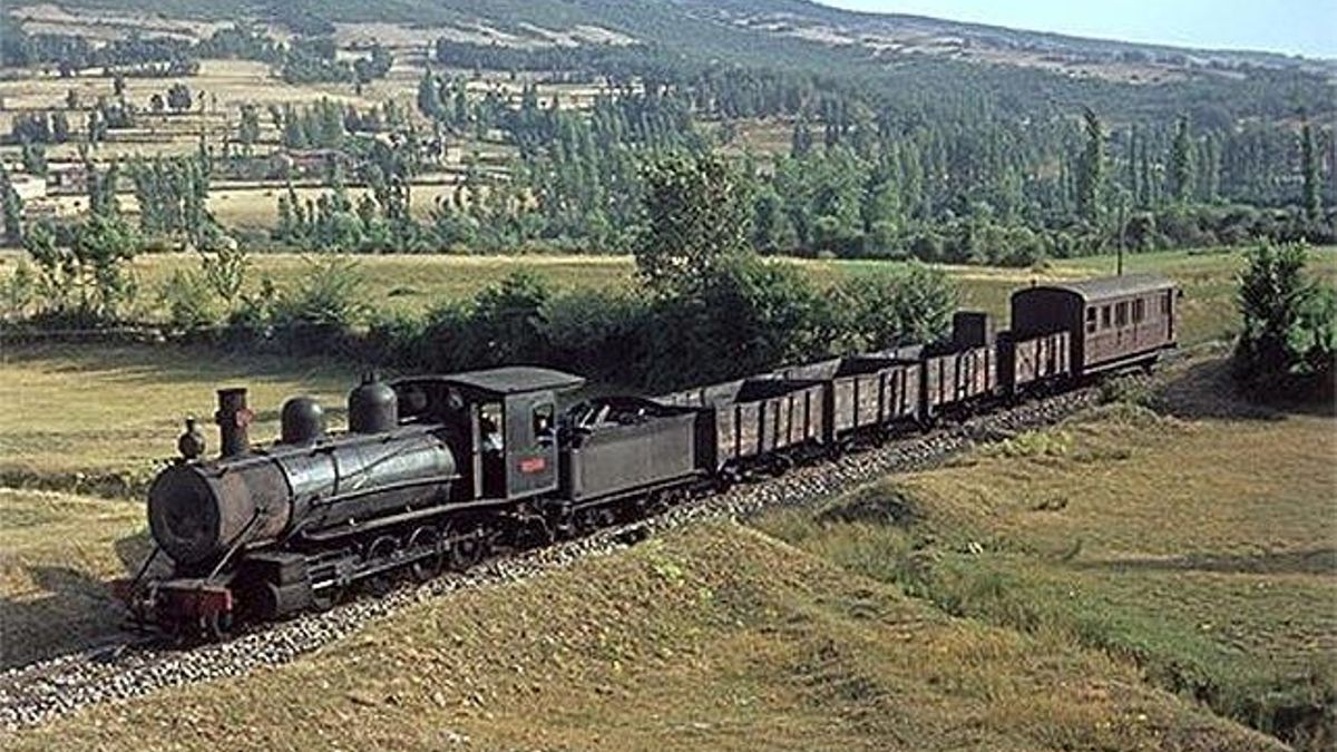 Pedro Costa Morata presenta en la Casa de León en Madrid su libro 'De León a Bilbao por la ruta del viejo Hullero'