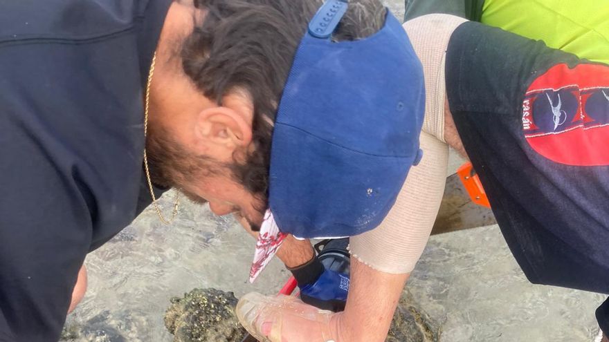 Reparada la última avería de la tubería submarina que conecta el agua de Lanzarote con los depósitos de La Graciosa