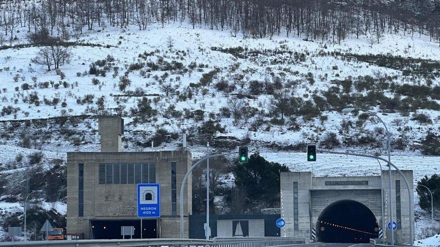 El Gobierno aprueba subir al 60% la rebaja del peaje para camiones habituales en la autopista León-Asturias