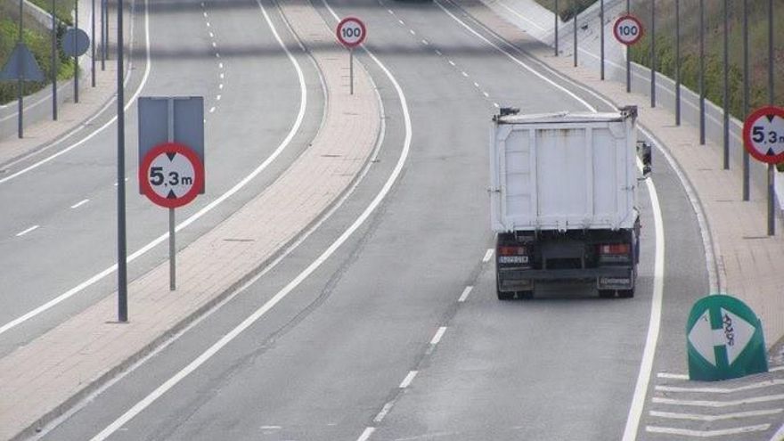 El Gobierno central ve "oportuna" la iniciativa de Navarra de instalar peajes a camiones en varias carreteras