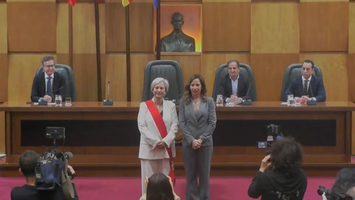 Gaspar toma posesión como edil no adscrita en Zaragoza: "No voy a ser la concejal 16 del PP o la cuatro de Vox"