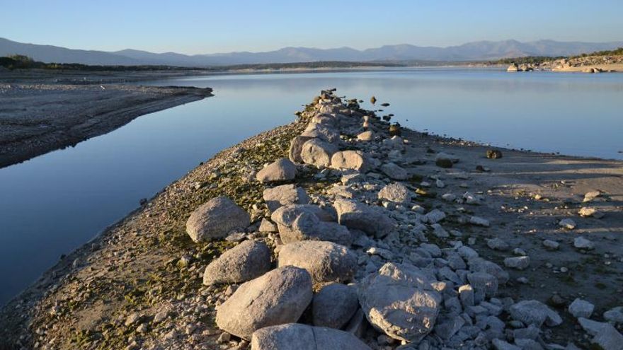Los embalses encaran abril con más agua que 2019, pero muy lejos de la última década