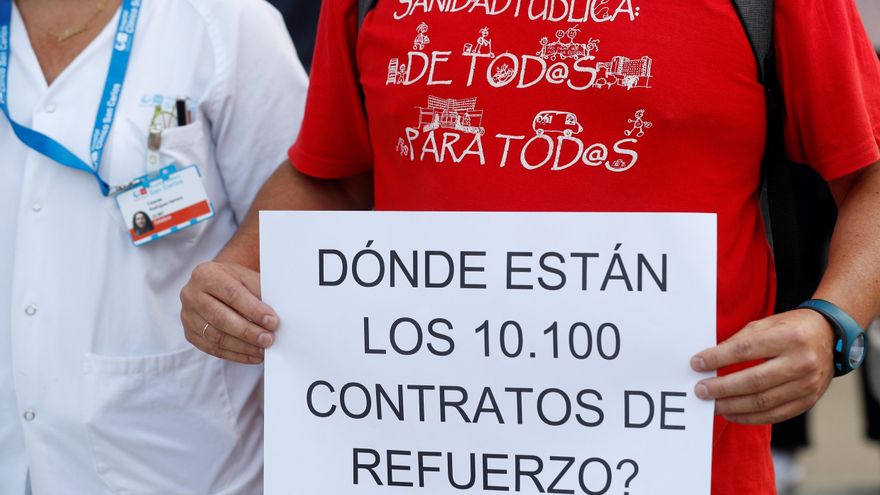 Cartel sobre las promesas de Ayuso en la manifestación de los sindicatos de la sanidad pública el martes.
