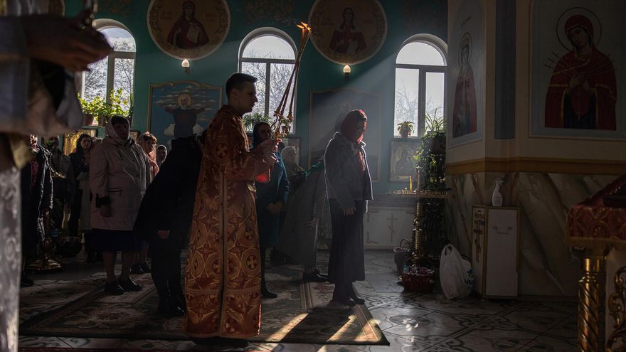 Eucaristía en una iglesia de Zaporiyia.