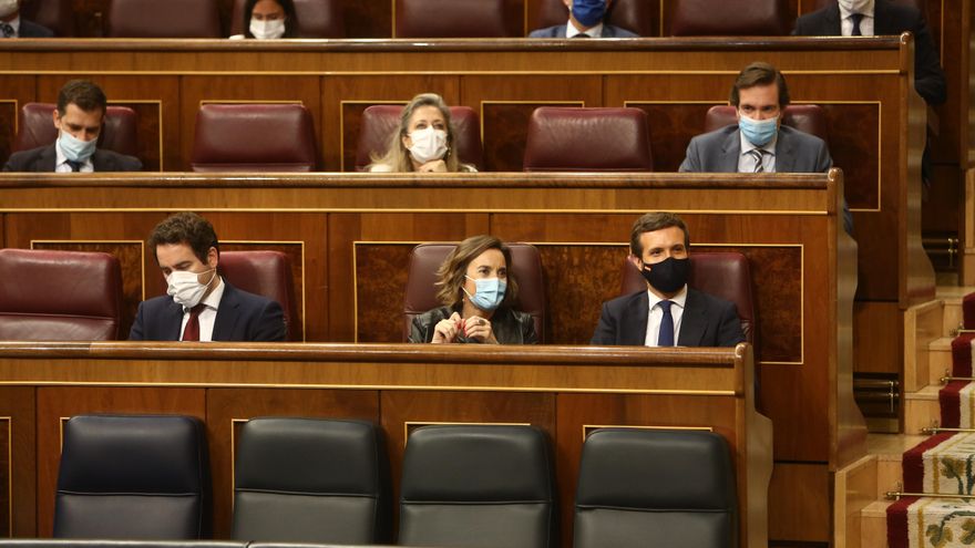 Imagen de la bancada 'popular' en el Congreso, con su secretario general, Teodoro García Egea; su portavoz, Cuca Gamarra; y el líder del PP, Pablo Casado, durante una sesión plenaria