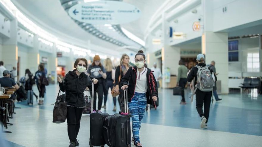 Caos en los aeropuertos de EE.UU. debido a los controles por el coronavirus