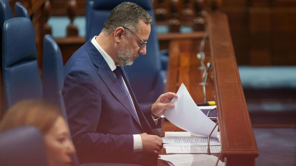 La oposición recrimina al consejero de Educación los retrasos en climatizar los centros ante las altas temperaturas