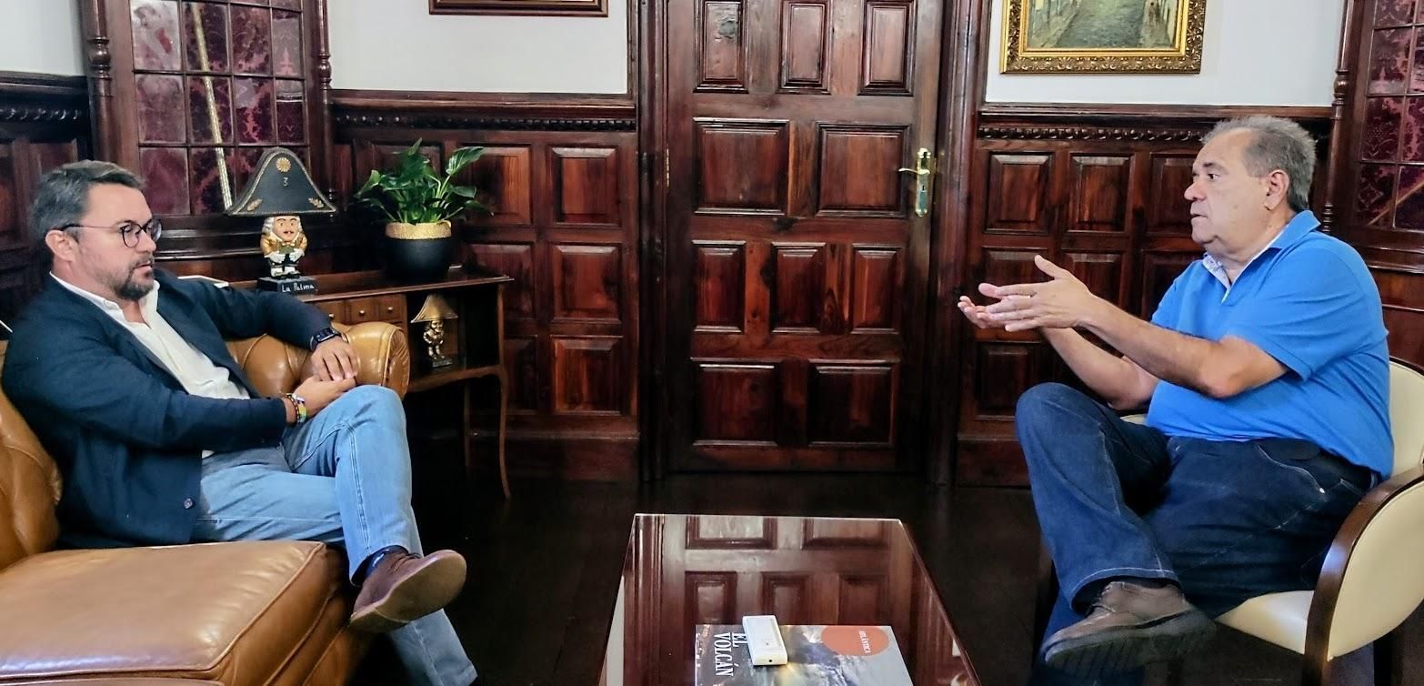 Asier Antona y José Luis Perestelo durante el encuentro.