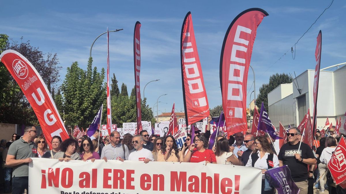 Multitudinaria manifestación en Motilla del Palancar por el ERE de Mahle que pondrá en la calle a 550 personas