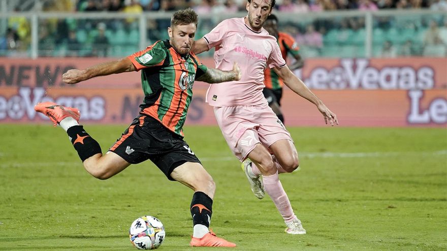 Antonio Casas firma el ascenso a la Serie A en su año de estreno con el Venezia FC
