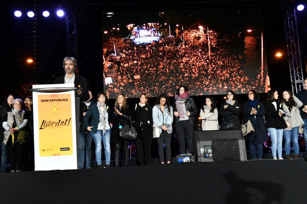Jordi Armadans, director de la Fundació per la pau, durante su intervención en el acto por la libertad de los presos