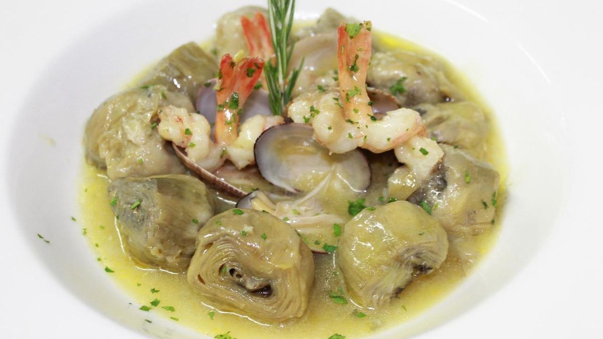 Las alcachofas quedan muy ricas combinadas con langostinos