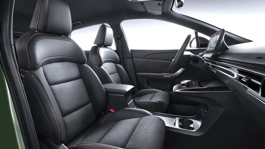 Interior del MG4 más 'racing'.