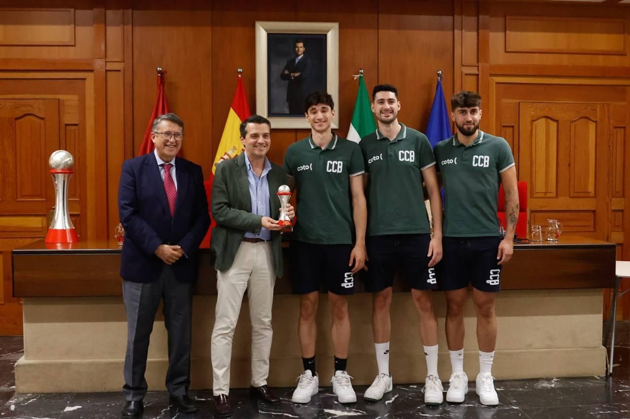 Recepción del Coto Córdoba CB en el Ayuntamiento de Córdoba