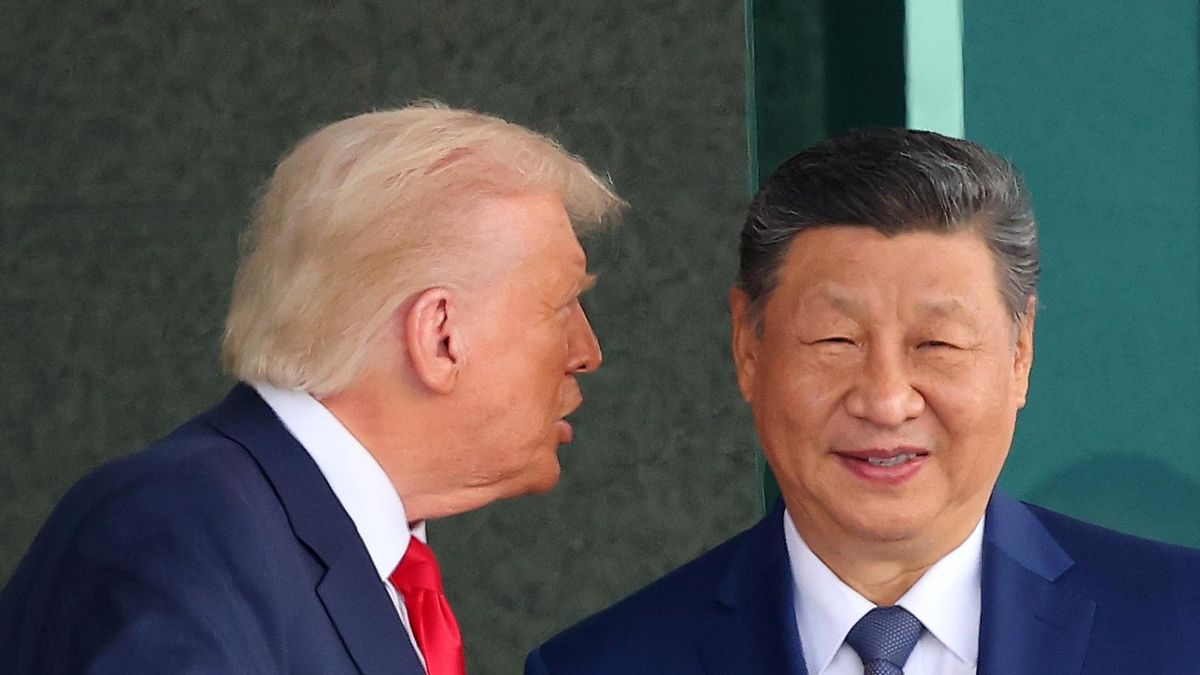 El presidente de Estados Unidos, Donald Trump, y el presidente de China, Xi Jinping, en una imagen de archivo tomada en Busán, Corea del Sur, el 30 de octubre de 2025. EFE/EPA/YONHAP SOUTH KOREA OUT
