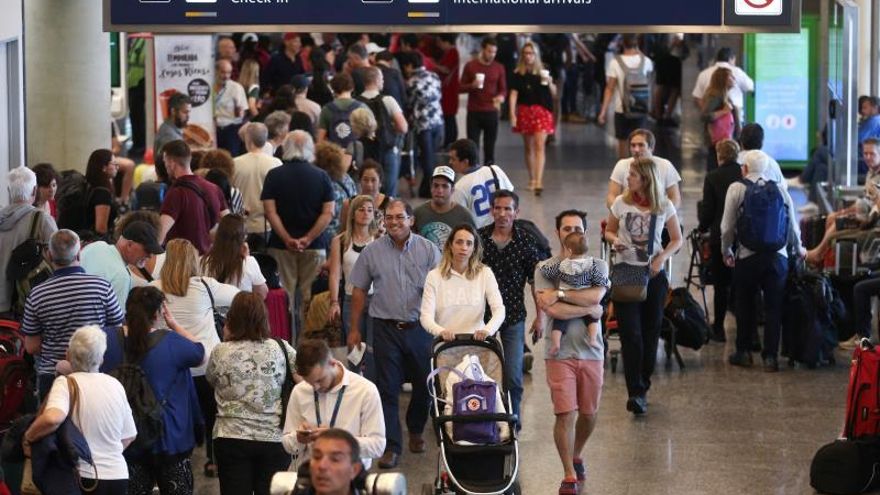 Controles especiales en Argentina para pasajeros desde Italia por el coronavirus
