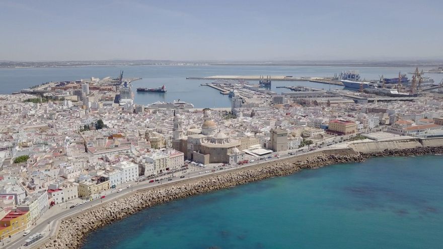 Imagen aérea de Cádiz, una de las ciudades más expuestas a un tsunami