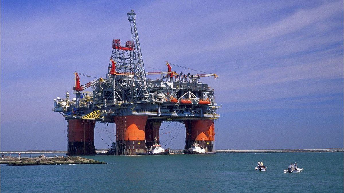 Actividades económicas como la petrolera y gasífera han sido algunas de las prioridades de los gobiernos analizados en la región y una de las razones para desplazar las iniciativas de las carteras ambientales. Foto: Gobierno de México