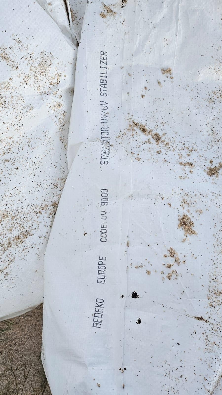 En el saco se podía leer el nombre del fabricante, la empresa polaca Bedeko, y también de algunos de sus componentes, como el estabilizador ultravioleta UV 9000.