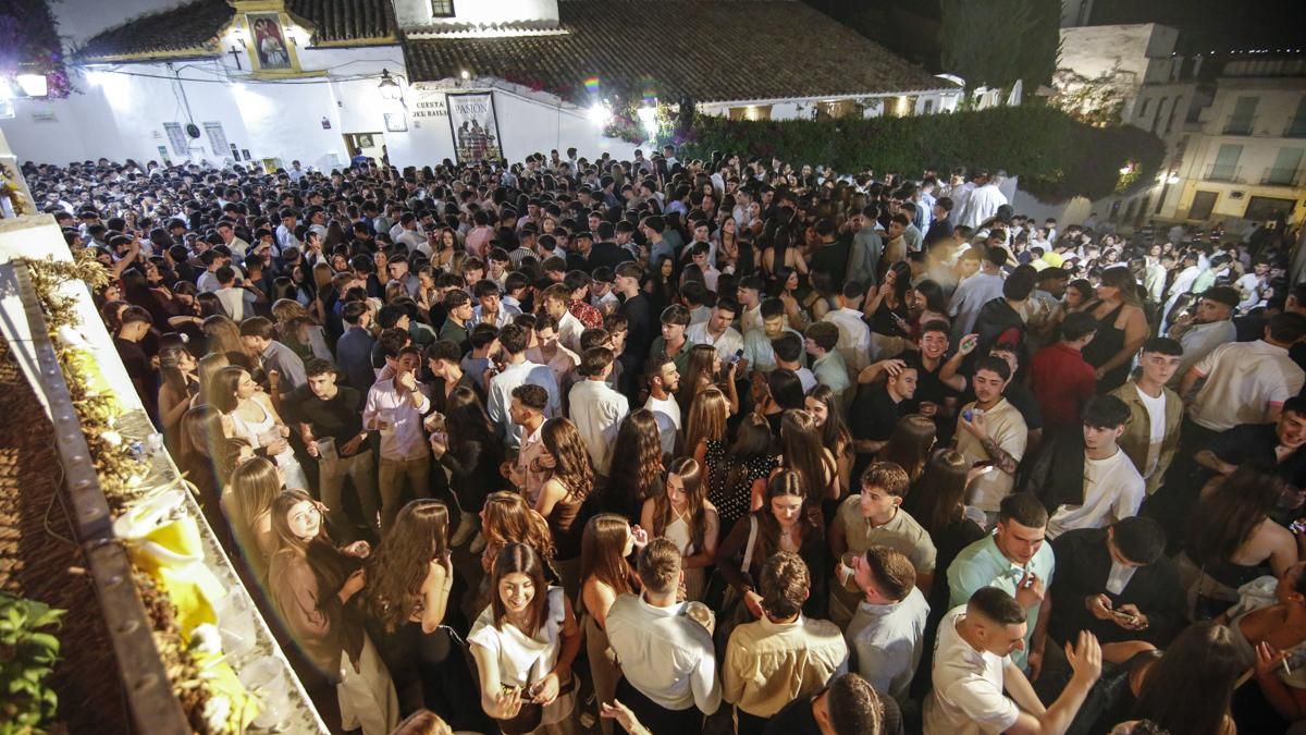 Ambiente nocturno de las Cruces de Mayo del Bailío