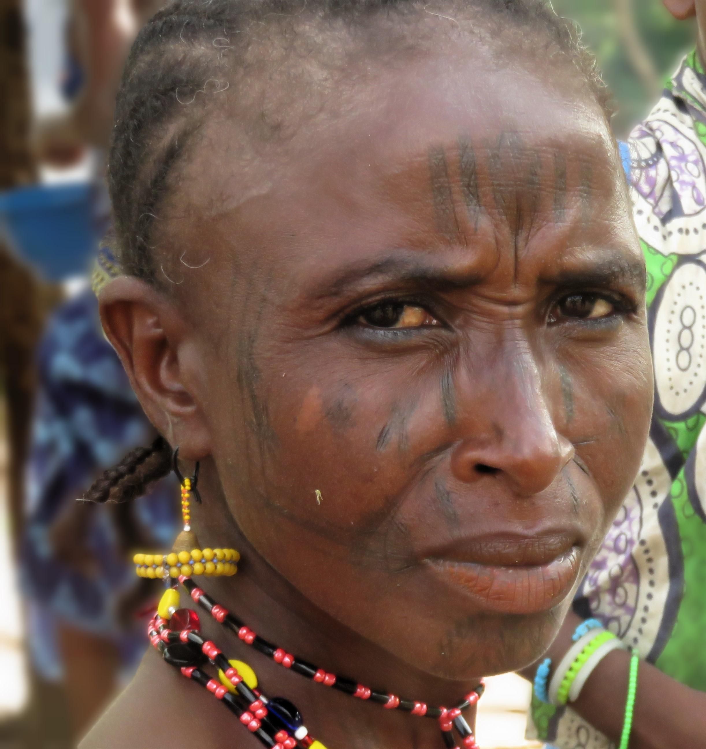 Mujer fulani con sus rasgos característicos.