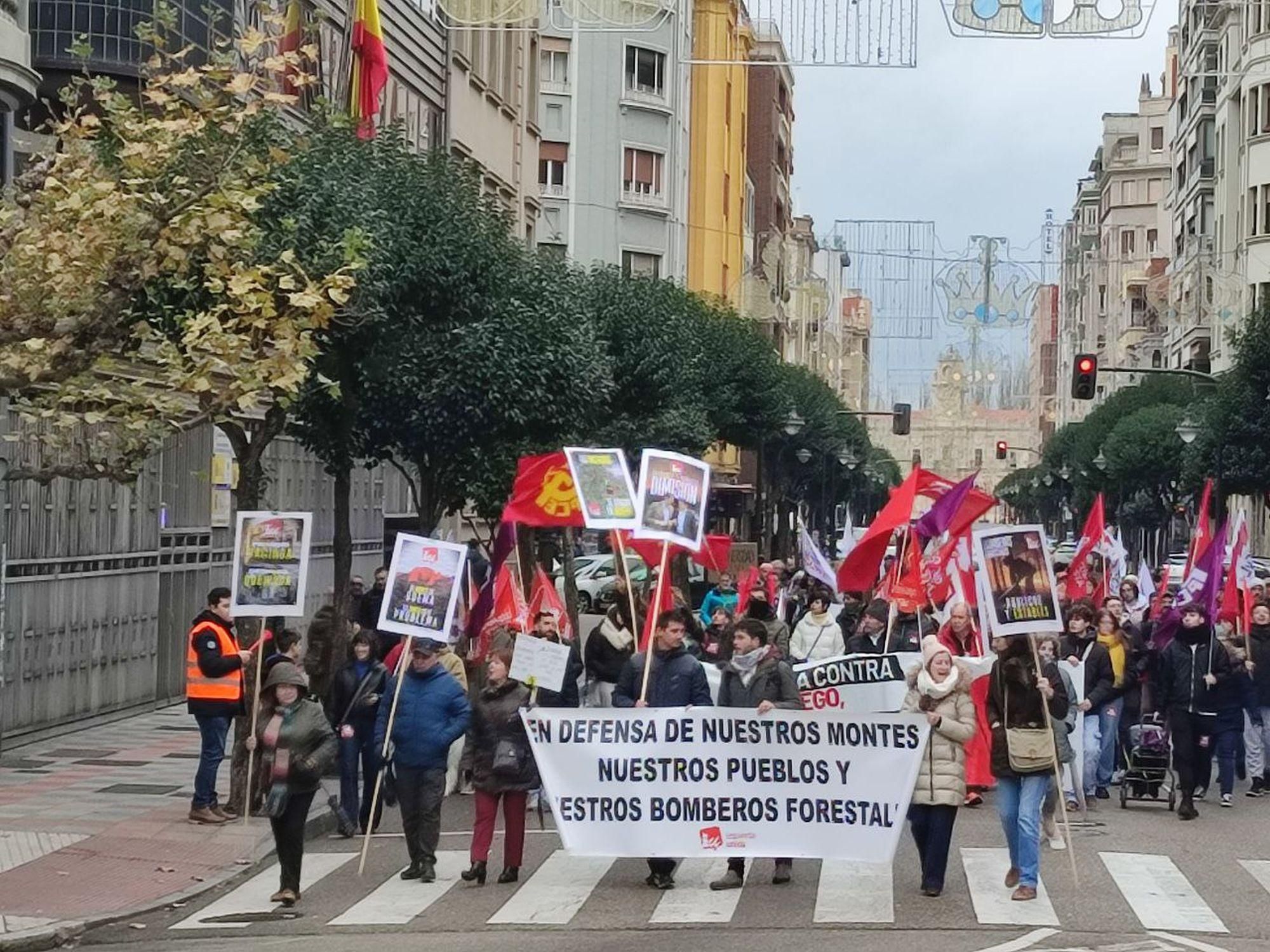 Manifestación en León contra las políticas de incendios forestales de la Junta