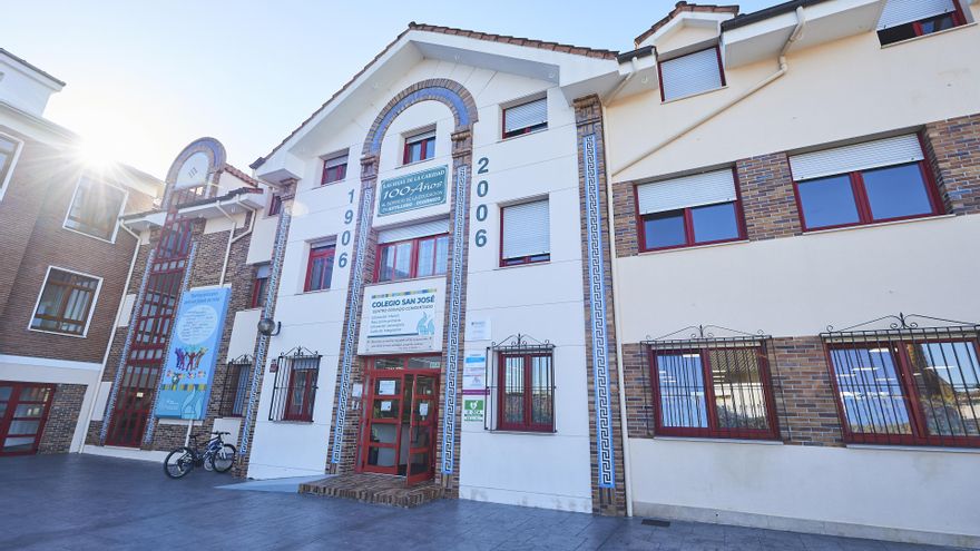 Entrada del colegio concertado San José de Astillero