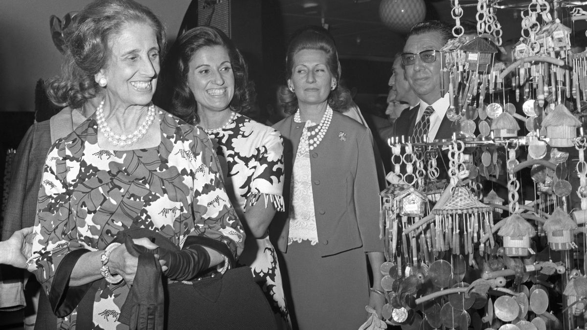 Otros 'simpa' de los Franco además de las estatuas: cuando los joyeros de Santiago cerraban para evitar la rapiña del régimen