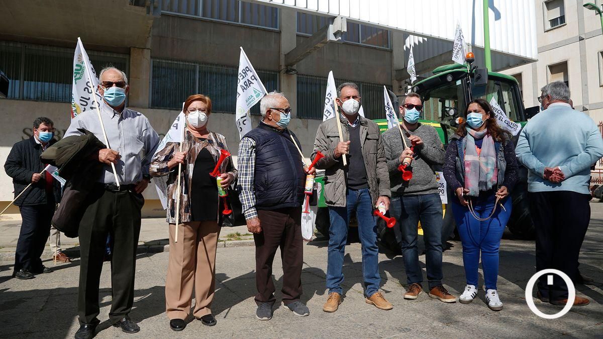Los agricultores cordobeses reclaman otra PAC en una protesta ante la Subdelegación del Gobierno