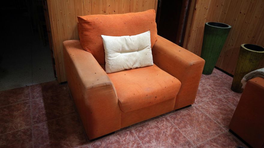 Moscas en una de las viviendas de La Calzada.