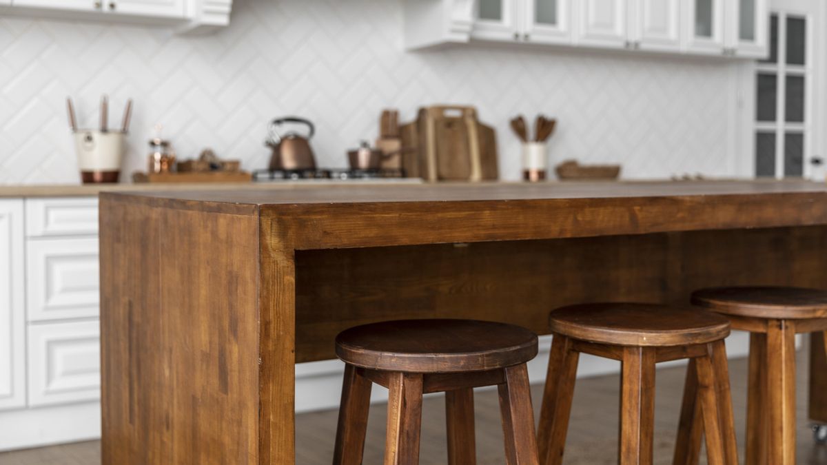 Tres trucos para limpiar y desinfectar los muebles de madera en casa sin estropearlos