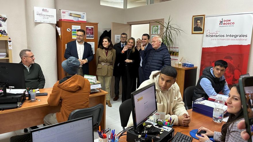 La consejera Rocío Blanco visita las instalaciones de la Fundación Don Bosco en Granada.