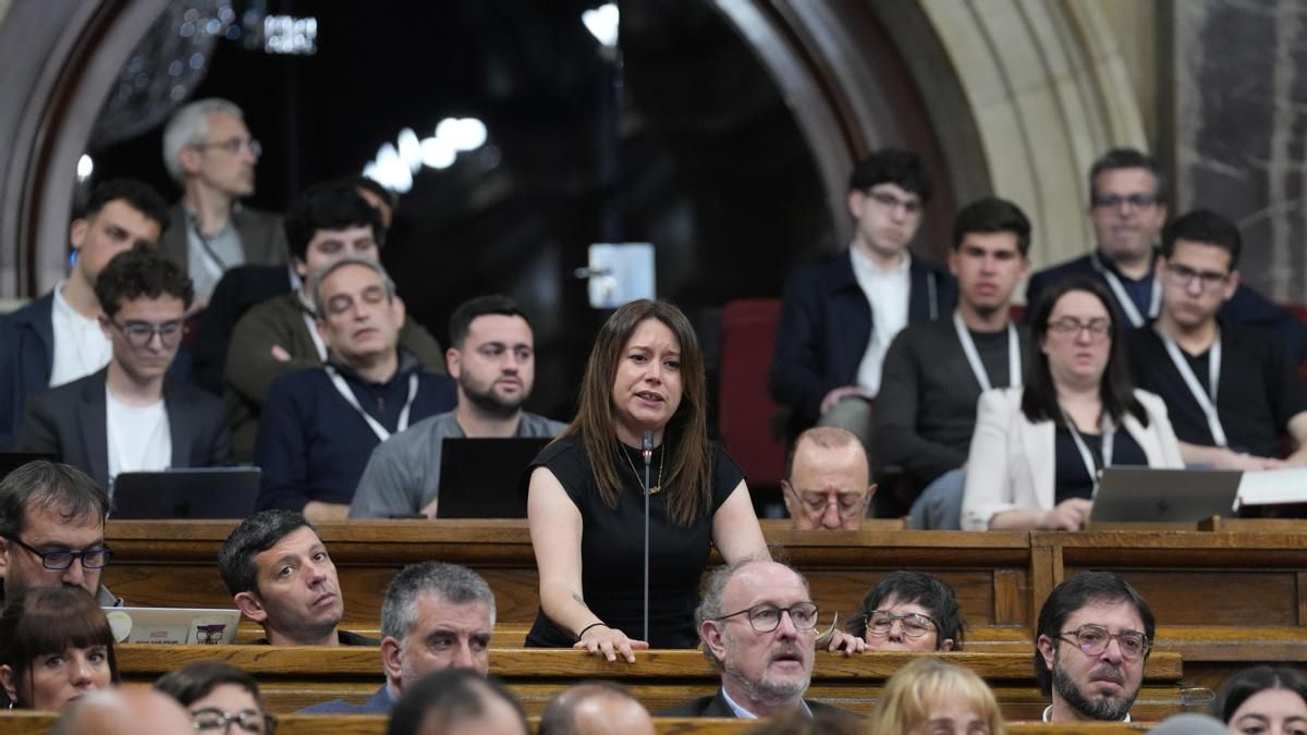 Los Mossos interceptan en el Parlament un paquete dirigido a la CUP con un libro eléctrico y mensajes de extrema derecha