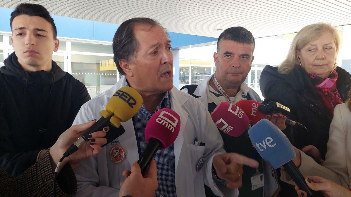 Juan José García Cruz, presidente del sindicato de médicos SIMEFYR-CLM (izquierda) y Carlos Vicario, vicesecretario provincial en Toledo de CESM CLM (derecha)