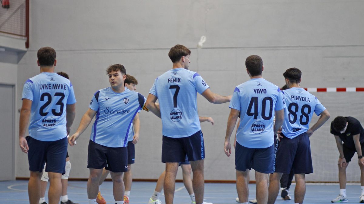 Estudiantes de CAFYD en el torneo de fútbol sala.