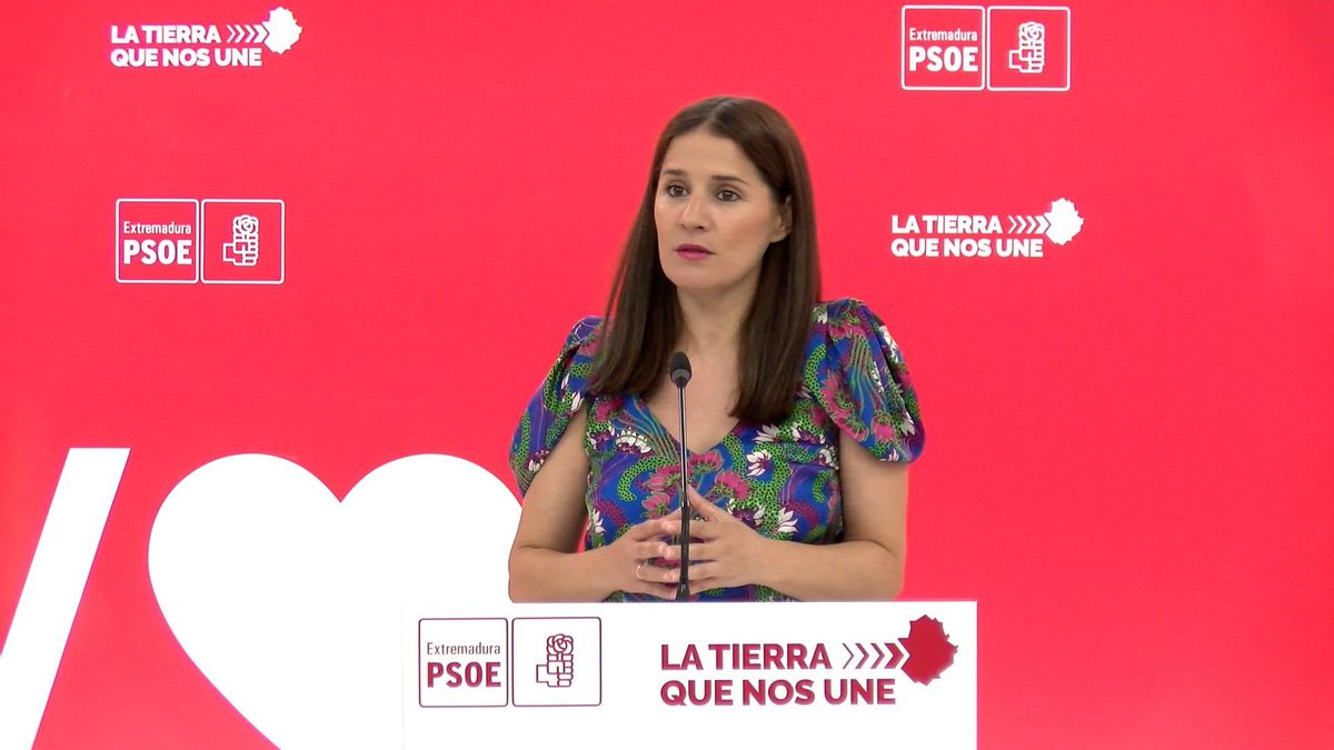 La portavoz del PSOE de Extremadura, Isabel Gil Rosiña