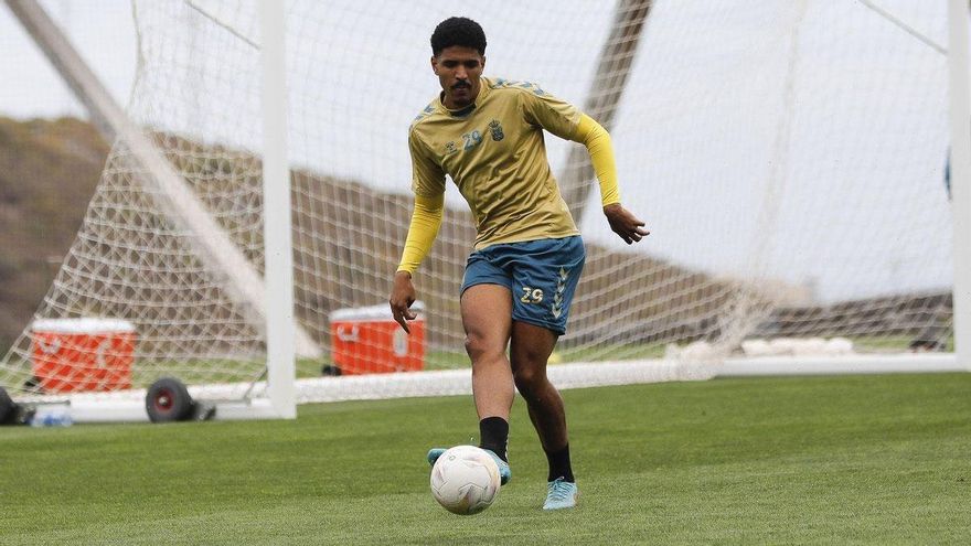 Saúl Coco asume con “naturalidad” el interés de otros clubes por su fichaje