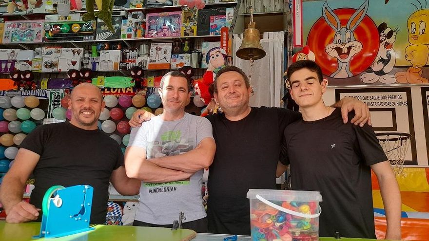 Jesús y su equipo, en su puesto