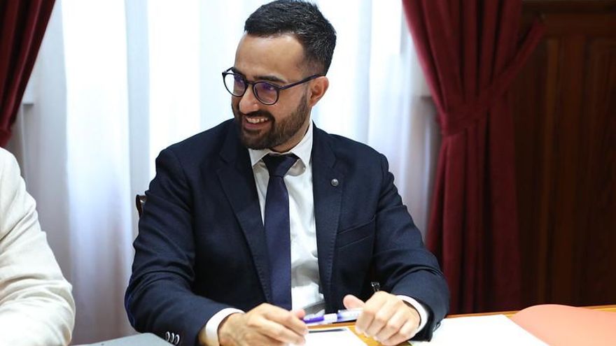 El PSOE acusa al presidente de la comisión de investigación de las mascarillas de filtrar un borrador para tratar de manchar a Ángel Víctor Torres