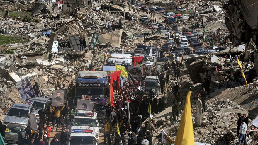 Destrucción en la ciudad libanesa de Kfarkela por los bombardeos de Israel.