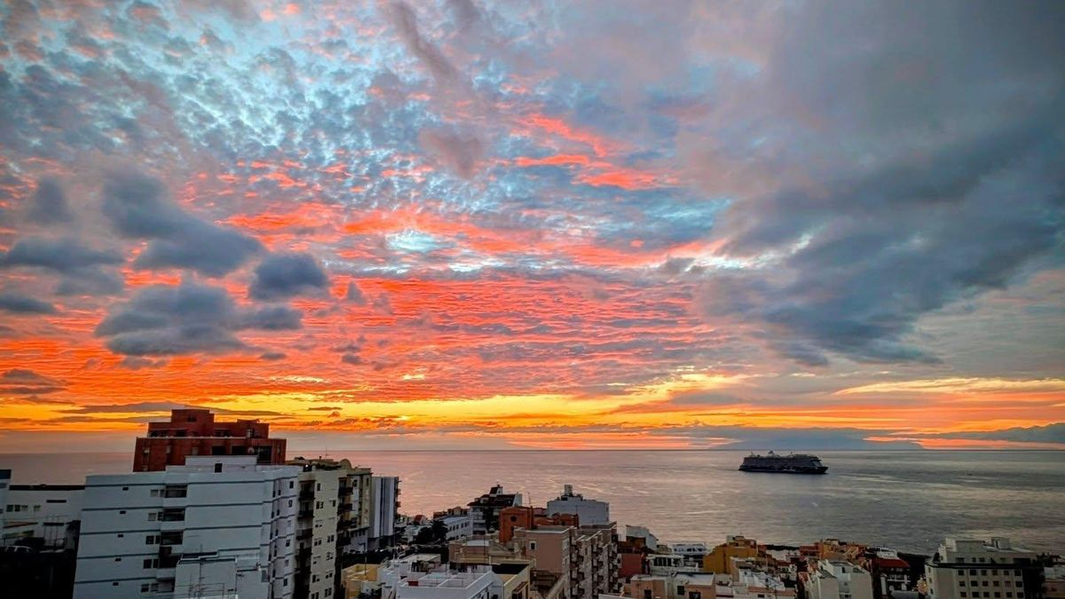 ‘Encendido’ amanecer  en La Palma