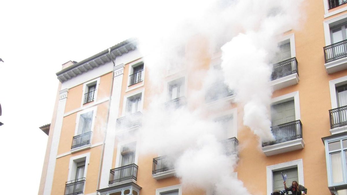 Bomberos de la ANE escenifican la "falta de personal" con un simulacro de incendio en Pamplona