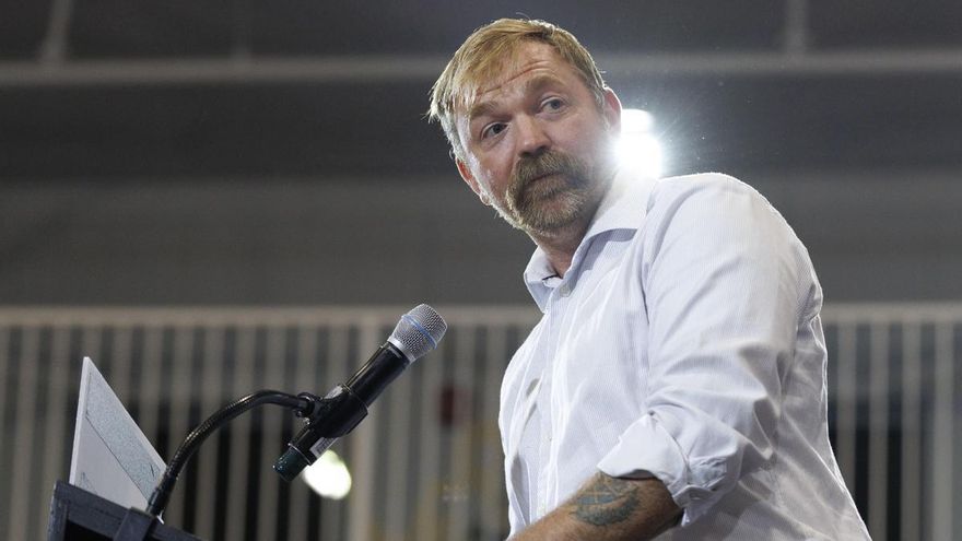 El controvertido candidato demócrata al Senado por Maine, Graham Platner, al borde de la retirada tras ser acusado de agresión sexual