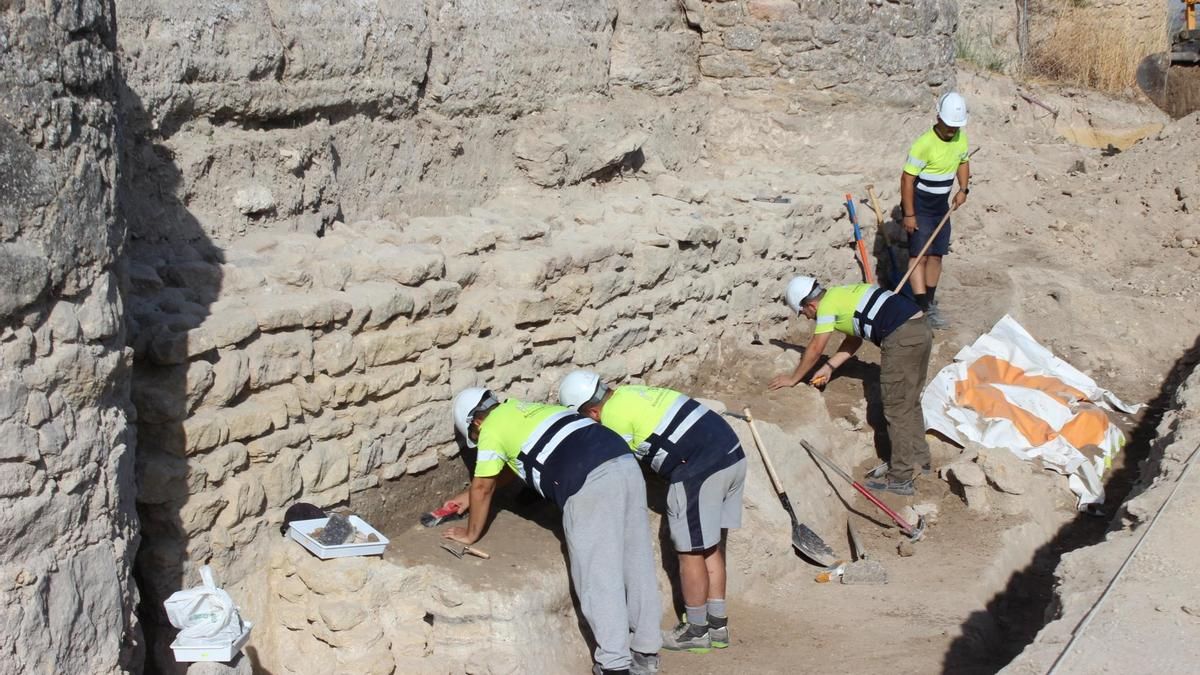 Trabajos arqueológicos en el Castillo del Gran Capitán de Montilla.