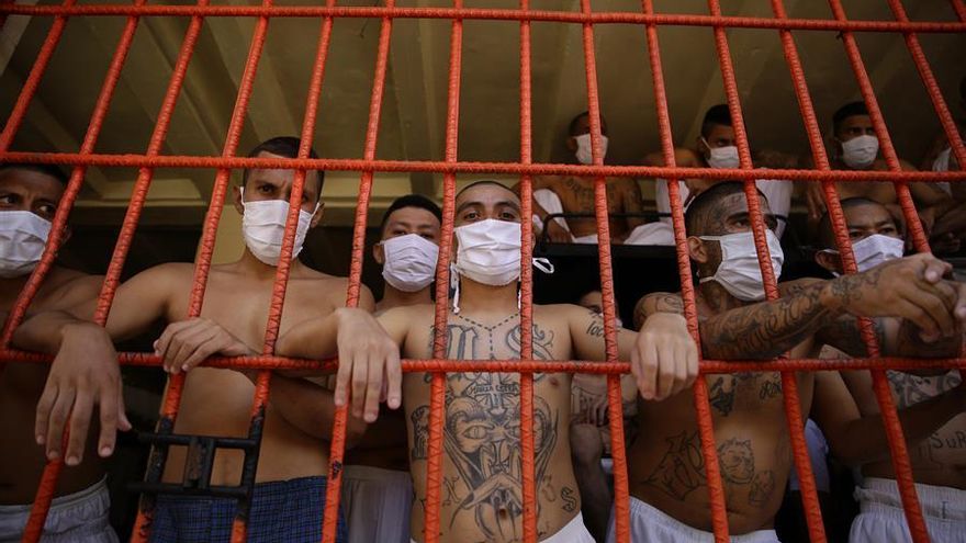 Un pacto fallido entre una banda criminal y el Gobierno de El Salvador desencadenó el asesinato de 87 personas, según 'El Faro'