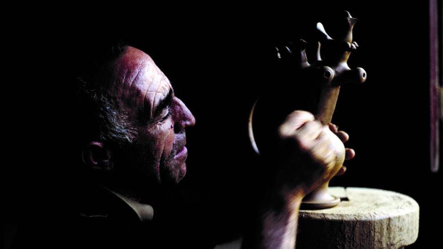 El Museo de los Pueblos Leoneses rinde tributo a los artesanos con una muestra de fotos de Miguel Sánchez y Puri Lozano