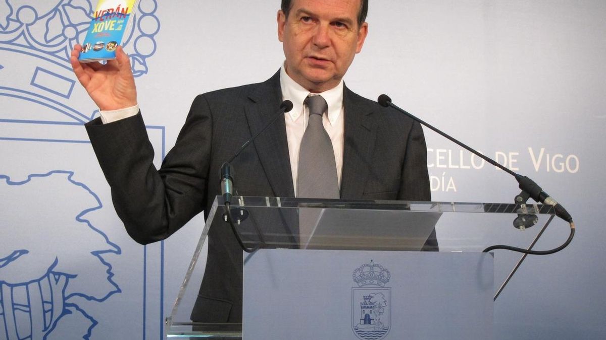 La plataforma que denunció supuestos enchufes del alcalde de Vigo pide a Fiscalía que investigue también a PP y BNG