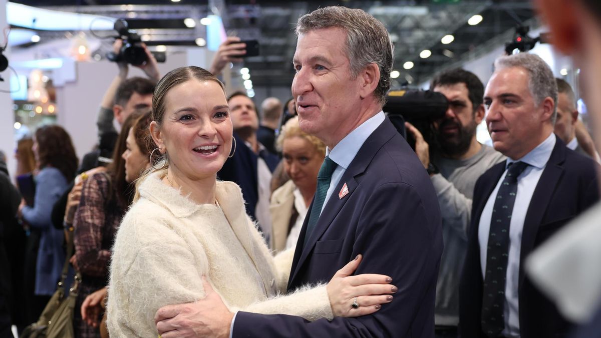 La presidenta del Govern balear, Marga Prohens, y el líder nacional del PP, Alberto Núñez Feijóo, el pasado mes de enero en Fitur