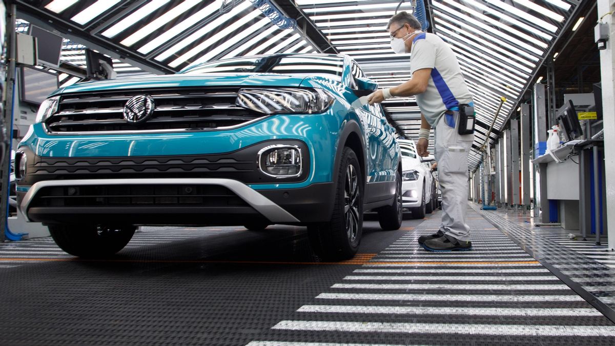 Volkswagen amenaza con un ERE en Navarra si tiene que regularizar a 93 eventuales